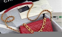 Hermes VS Chanel:哪个品牌档次比较高?奢侈品中的"巅峰比拼" 