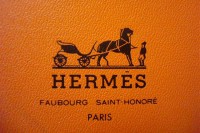 Hermes VS Prada:品牌介绍,哪个品牌更早?产品价格更贵?档次更高?