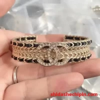香奈儿Chanel仿牌手镯项链一般多少钱?从哪些方面可以鉴别仿牌和正品的差别?